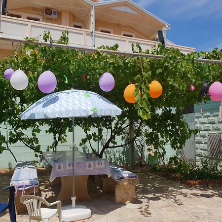 נין Mediterranean House 50M From The Sea מראה חיצוני תמונה